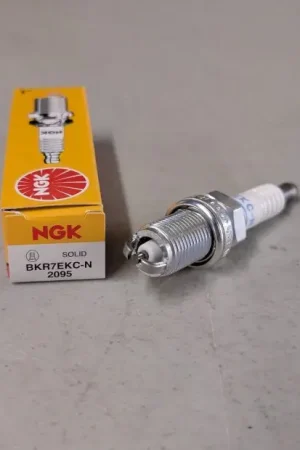 Acheter Direct Bougie NGK Standard BMW R1100 R 96-05 (BKR7EKC-N) (NGK 2095)