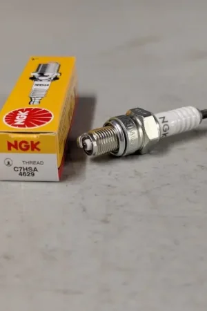 Achat Immédiat Bougie NGK Standard SUZUKI LS650 SAVAGE 86-05 (DPR8EA-9) (NGK 4929)