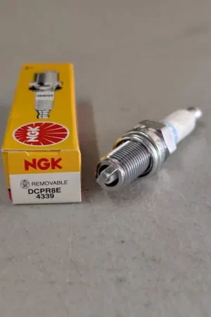 Vente Directe Bougie NGK Standard DUCATI HYPERMOTARD 1100 - S - EVO - EVO SP 07-12 (DCPR8E) (NGK 4339)